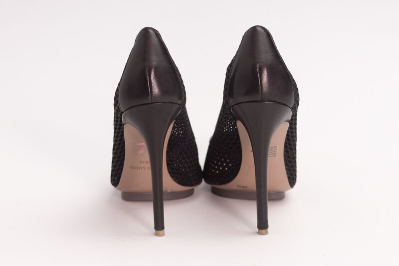 BCBG BCBG BLACK MESH HEELS (5.5)