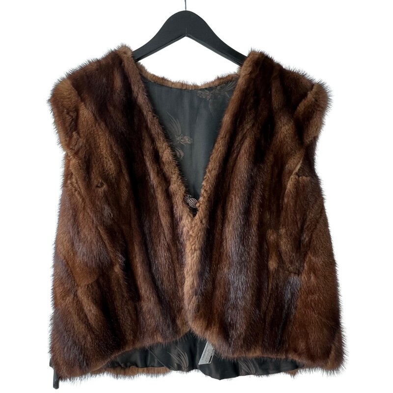 MINK BROWN SHORT SLEEVELESS FUR WITH A CLOSURE