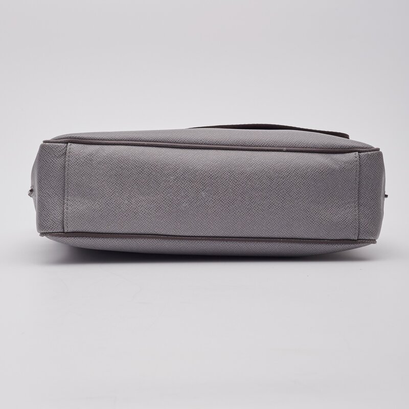 LOUIS VUITTON LOUIS VUITTON GREY TAIGA ROMAN PM MESSENGER BAG GLACIER