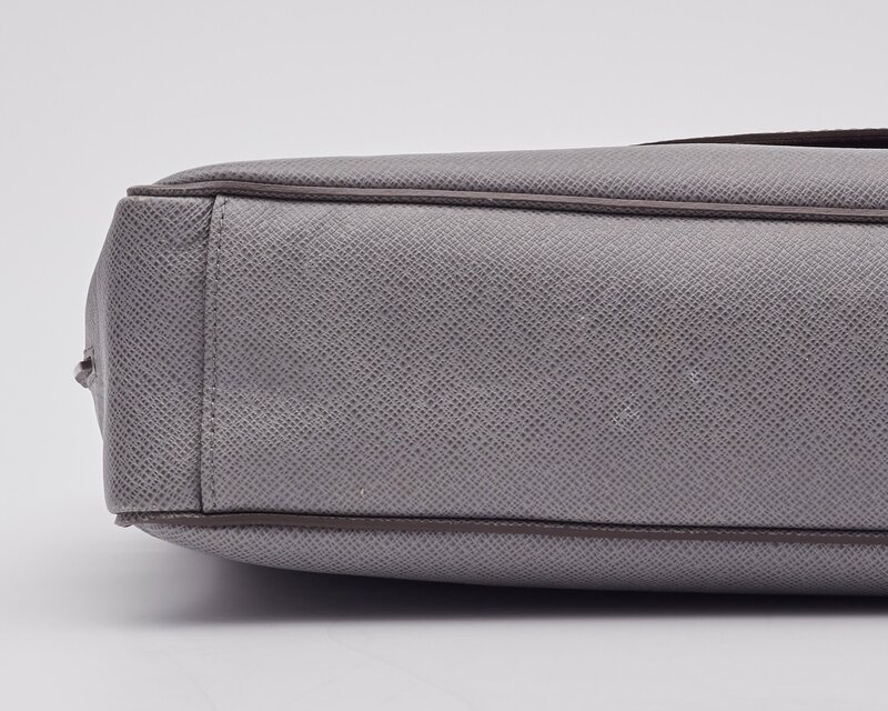 LOUIS VUITTON LOUIS VUITTON GREY TAIGA ROMAN PM MESSENGER BAG GLACIER