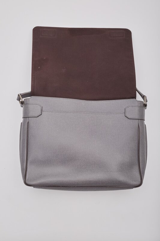 LOUIS VUITTON LOUIS VUITTON GREY TAIGA ROMAN PM MESSENGER BAG GLACIER
