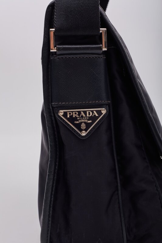 PRADA PRADA NAVY TESSUTO NYLON LOGO FLAP MESSENGER BAG