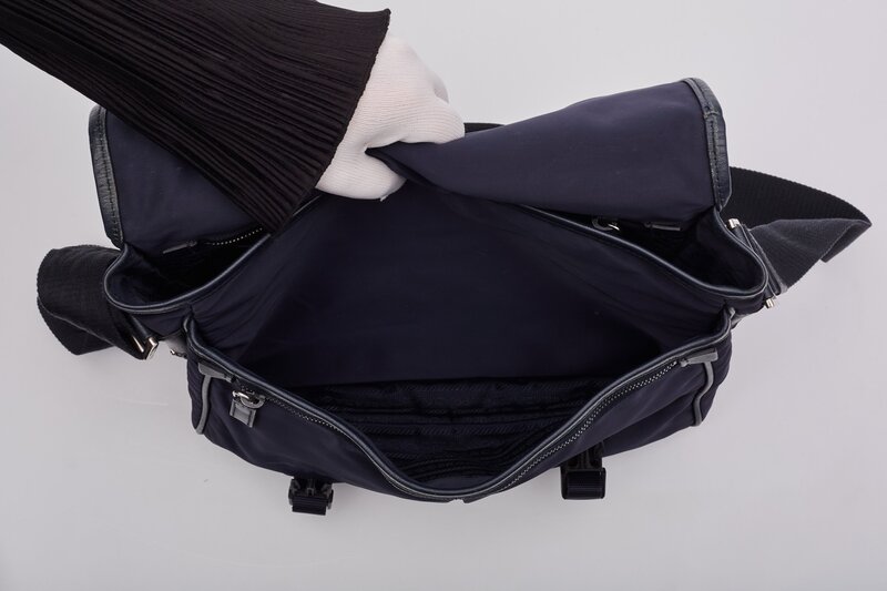 PRADA PRADA NAVY TESSUTO NYLON LOGO FLAP MESSENGER BAG