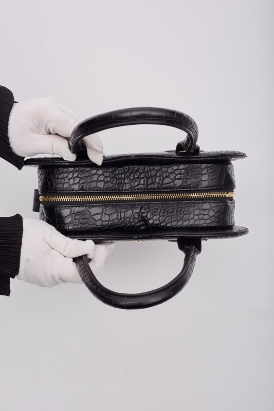 VIVIENNE WESTWOOD VIVIENNE WESTWOOD BLACK CROC EMBOSSED CHANCERY HEART HANDBAG