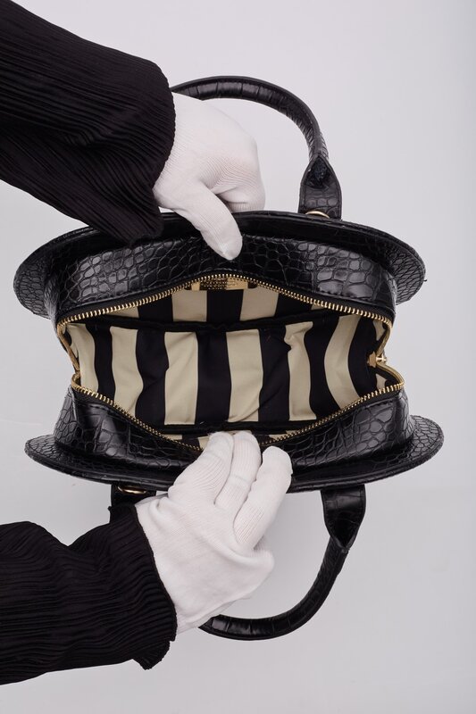VIVIENNE WESTWOOD VIVIENNE WESTWOOD BLACK CROC EMBOSSED CHANCERY HEART HANDBAG