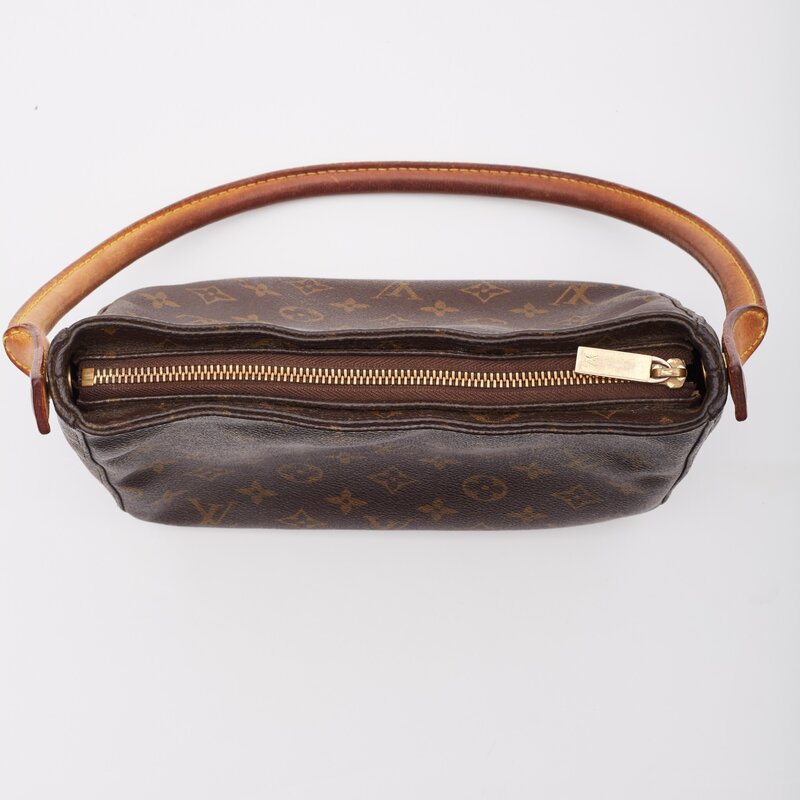 LOUIS VUITTON LOUIS VUITTON MONOGRAM LOOPING BAG MM