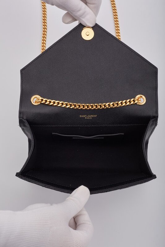SAINT LAURENT QUILTED GRAIN DE POUDRE BLACK ENVELOPE BAG SMALL GOLD