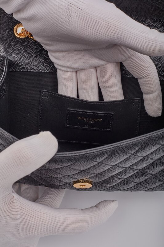 SAINT LAURENT SAINT LAURENT QUILTED GRAIN DE POUDRE BLACK ENVELOPE BAG SMALL GOLD