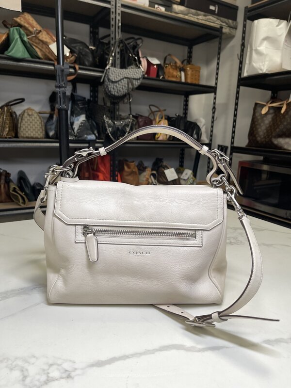 COACH LEATHER WHITE GRAINED LEATHER TASSEL FLAP BAG