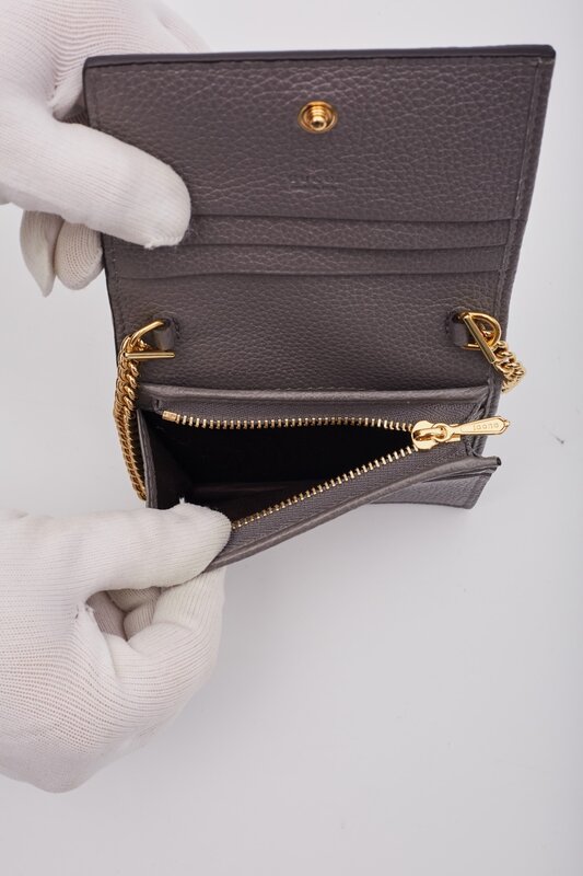 GUCCI GUCCI CALFSKIN DUSTY GREY ZUMI CHAIN CARD CASE WALLET