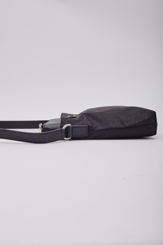 GUCCI GUCCI BLACK NYLON WITH LEATHER TRIM MESSENGER BAG