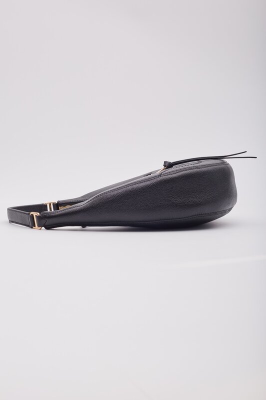 MARC JACOBS LEATHER BLACK CRESCENT SHOULDER BAG LARGE