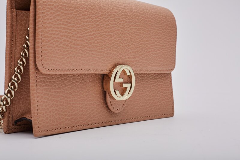 GUCCI GUCCI DOLLAR CALFSKIN INTERLOCKING GG WALLET ON CHAIN BAG BEIGE