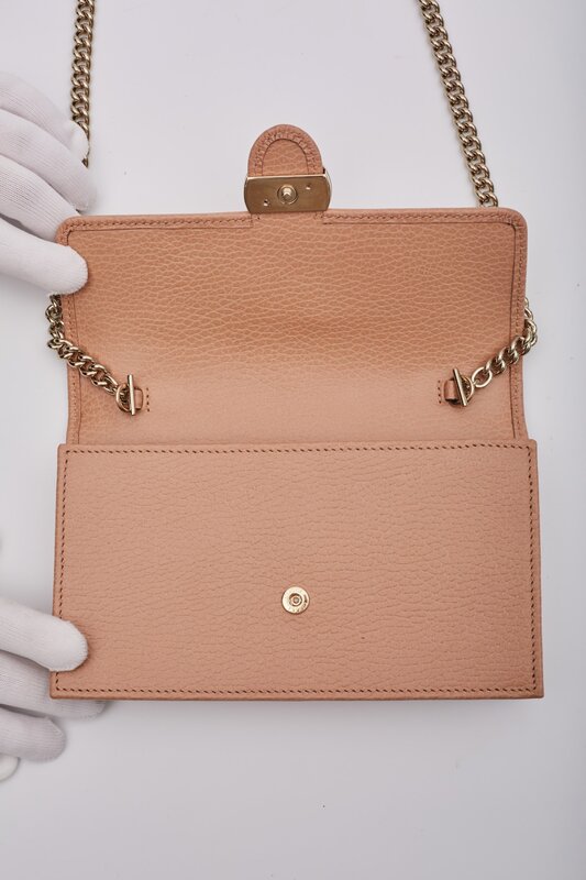 GUCCI GUCCI DOLLAR CALFSKIN INTERLOCKING GG WALLET ON CHAIN BAG BEIGE