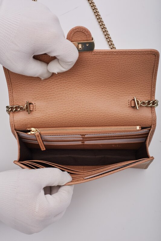 GUCCI GUCCI DOLLAR CALFSKIN INTERLOCKING GG WALLET ON CHAIN BAG BEIGE