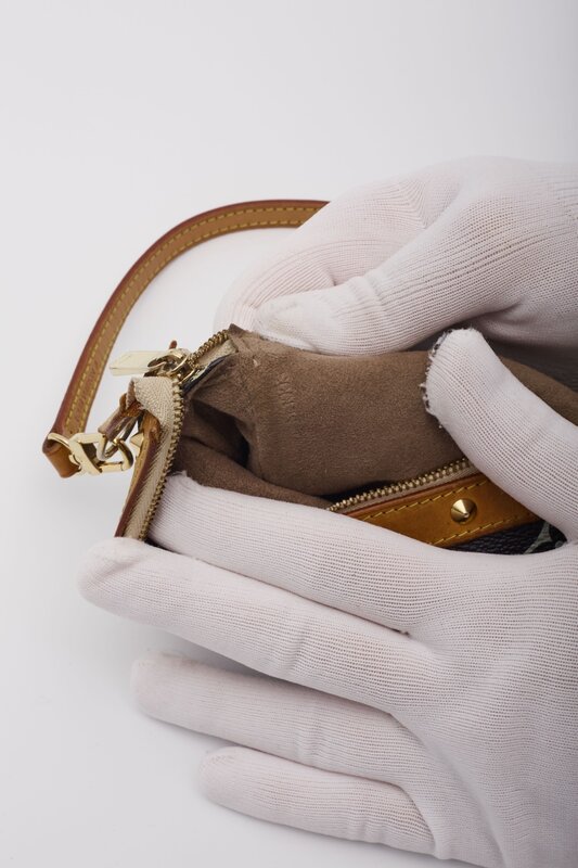 LOUIS VUITTON LOUIS VUITTON MURAKAMI MONOGRAM MULTICOLOR POCHETTE ACCESSORIES BLACK