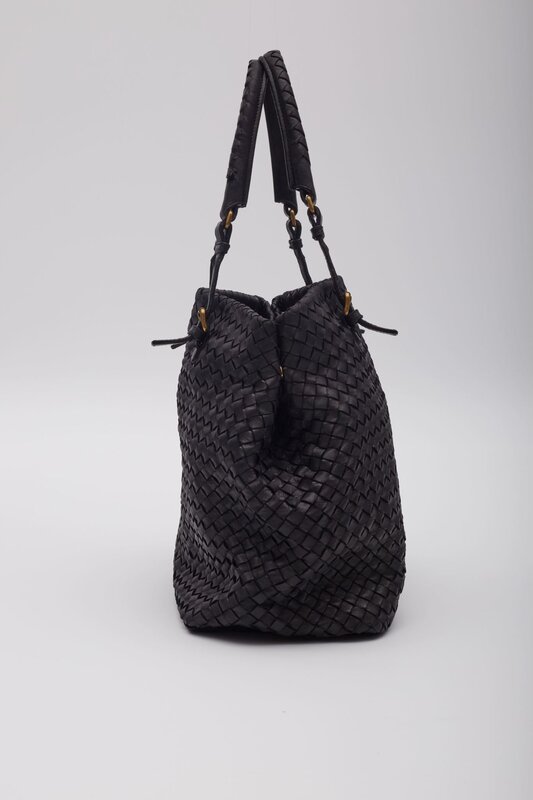 BOTTEGA VENETA BELTED LEATHER CABAS CESTA MM TOTE BAG BLACK