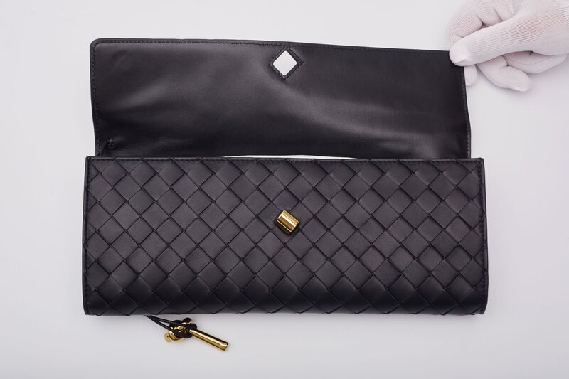 BOTTEGA VENETA BOTTEGA VENETA BLACK LEATHER ANDIAMO LONG CLUTCH BAG