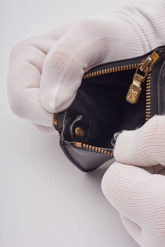 louis vuitton epi leather black pochette cles coin pouch CRTBLNCHSHP