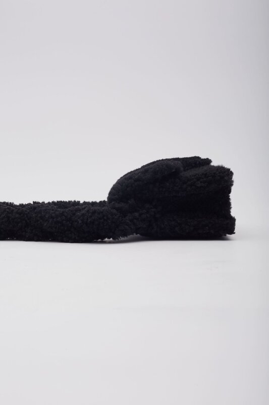 JACQUEMUS JACQUEMUS BLACK SHEARLING LE BAMBIDOU SHOULDER BAG