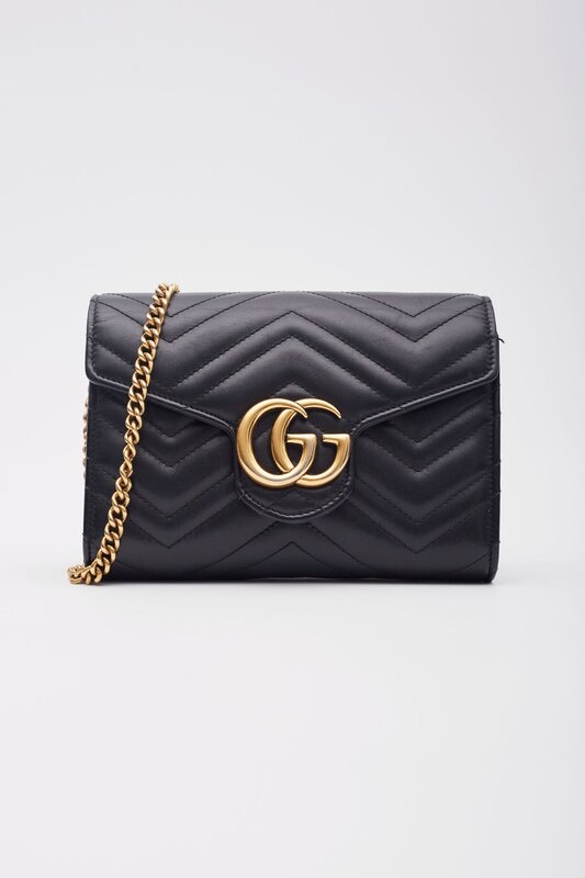 GUCCI GUCCI CALFSKIN MATELASSE GG MARMONT WALLET ON CHAIN BLACK