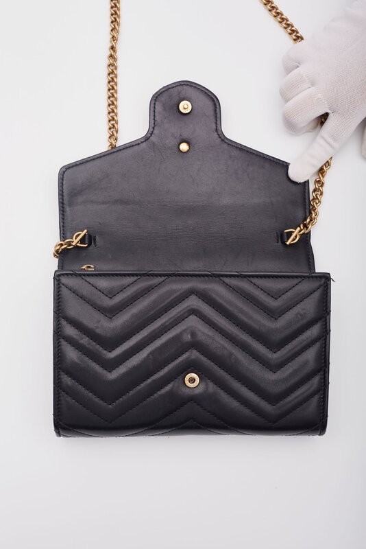 GUCCI GUCCI CALFSKIN MATELASSE GG MARMONT CHAIN WALLET BLACK
