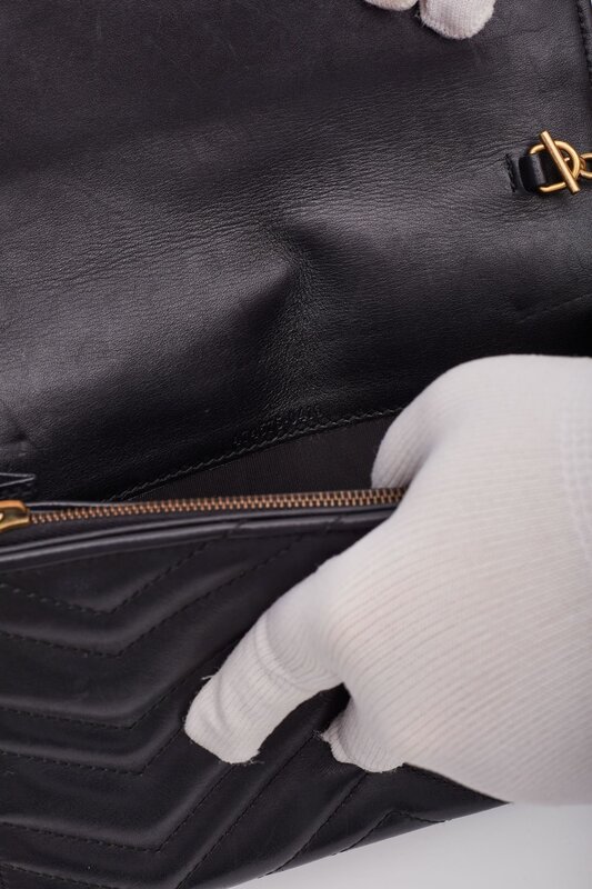 GUCCI GUCCI CALFSKIN MATELASSE GG MARMONT CHAIN WALLET BLACK