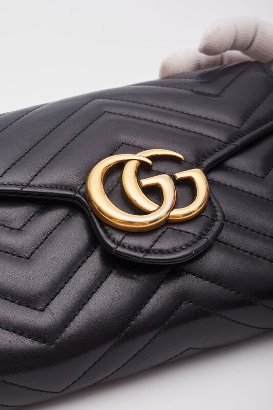 GUCCI GUCCI CALFSKIN MATELASSE GG MARMONT CHAIN WALLET BLACK