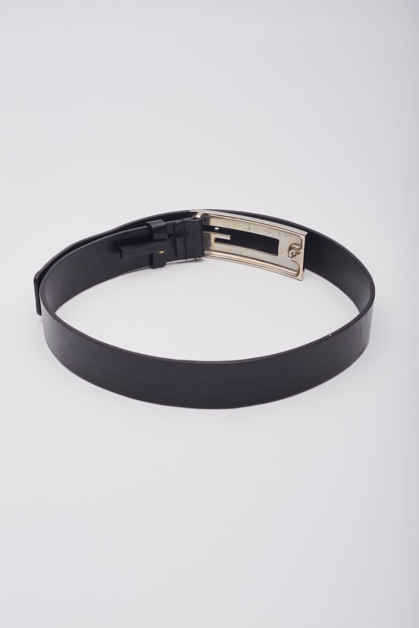 GUCCI 80s プレート ベルト TOM FORD 96AW Gバックル gucci-vintage-tom-ford-black-leather-narrow-g-belt - CRTBLNCHSHP