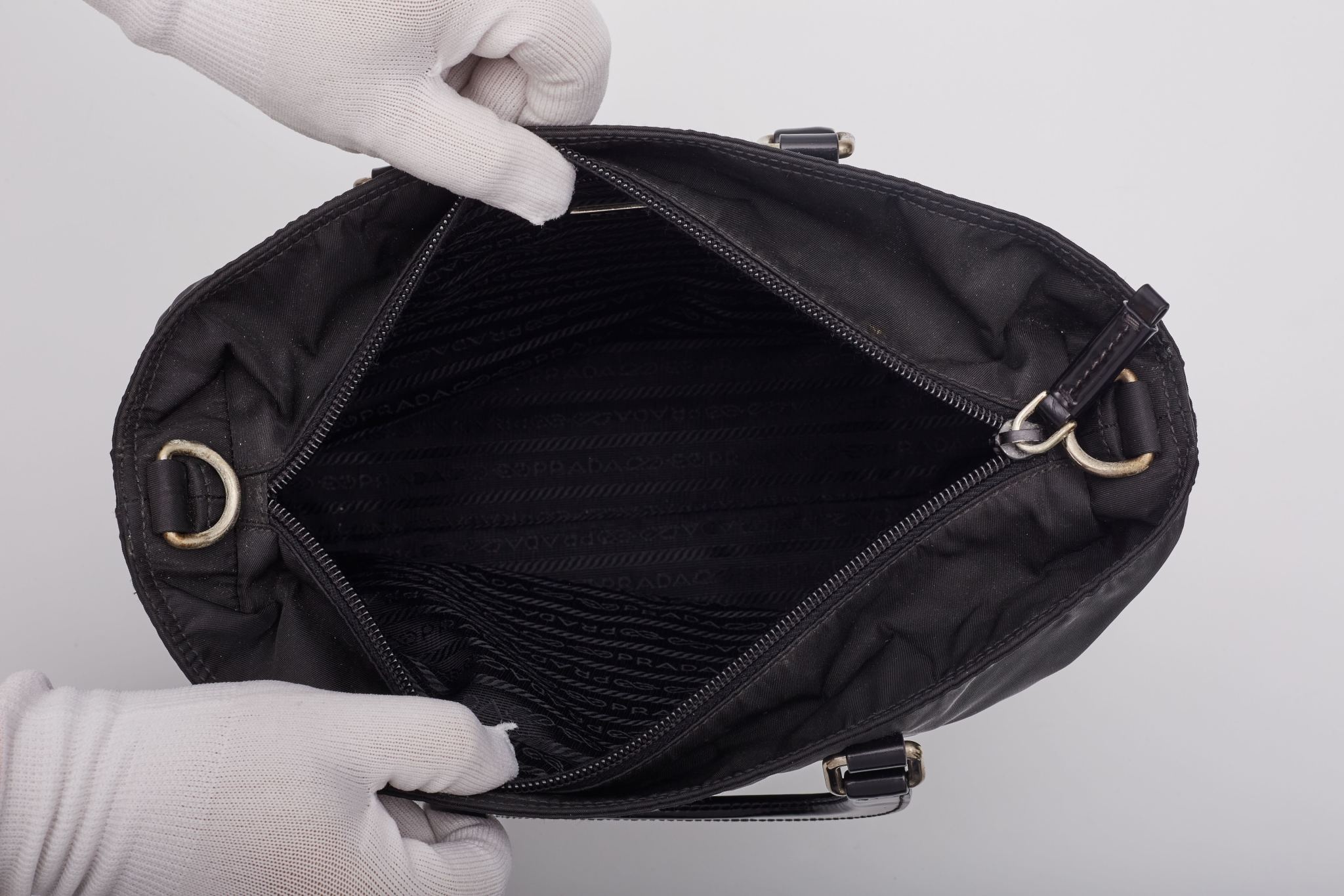 バッグ PRADA TESSUTO NYLON LOGO TOTE HAND BAG prada-tessuto-nylon-black-logo-tote-bag - CRTBLNCHSHP