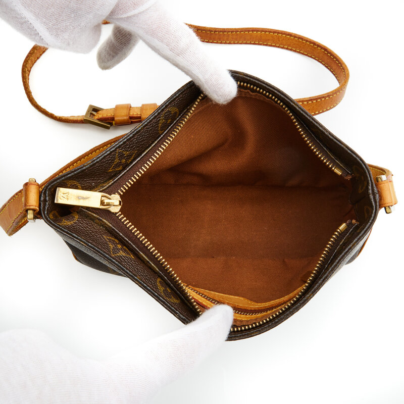 LOUIS VUITTON LOUIS VUITTON MONOGRAM TROUTTER SHOULDER BAG