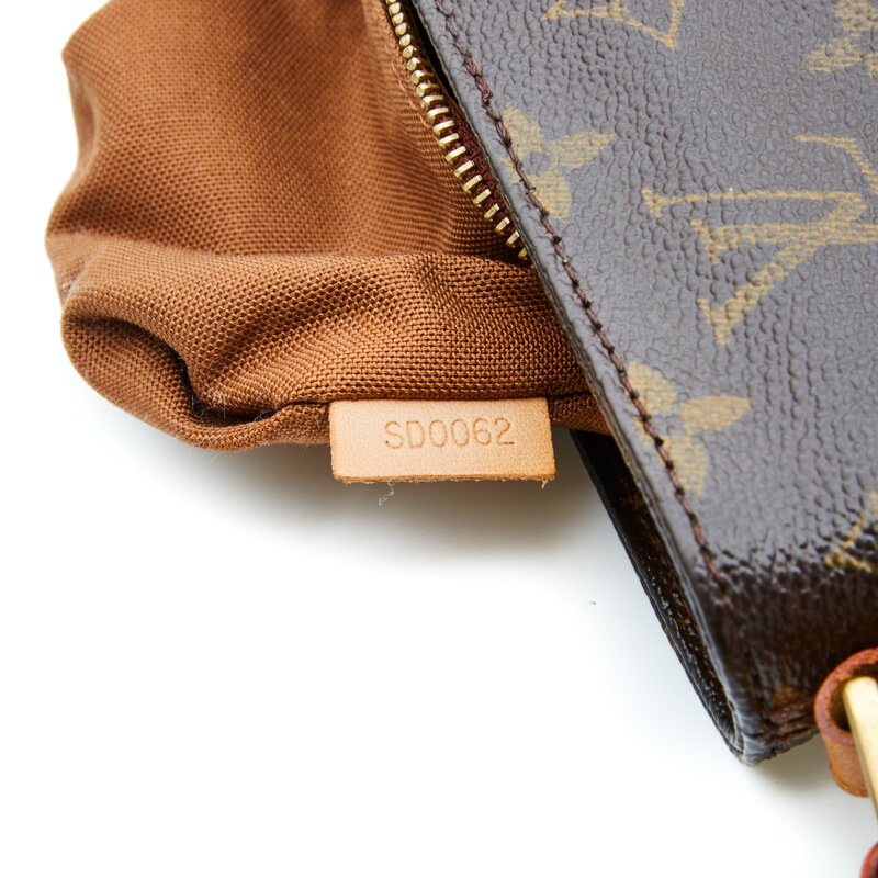 LOUIS VUITTON LOUIS VUITTON MONOGRAM TROUTTER SHOULDER BAG