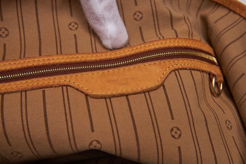 LOUIS VUITTON LOUIS VUITTON MONOGRAM DELIGHTFUL MM HOBO BAG