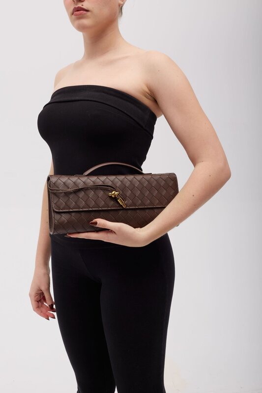 BOTTEGA VENETA BOTTEGA VENETA BROWN LEATHER ANDIAMO LONG CLUTCH BAG