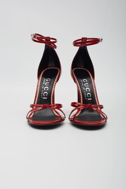 GUCCI GUCCI RED PATENT CRYSTAL BOW 100 HEELS