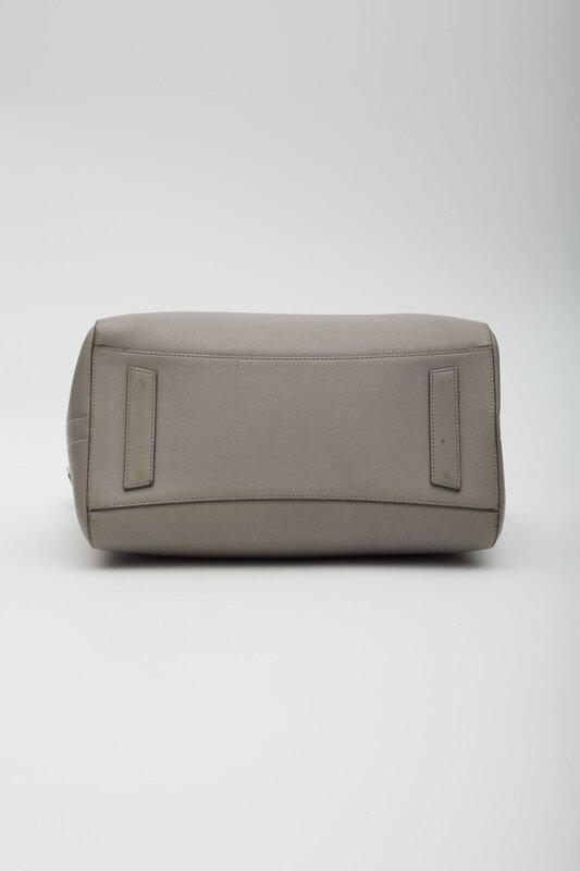 GIVENCHY GIVENCHY PEARL GREY LEATHER ANTIGONA BAG MEDIUM