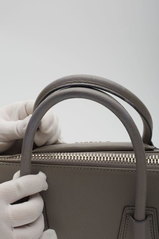 GIVENCHY GIVENCHY PEARL GREY LEATHER ANTIGONA BAG MEDIUM