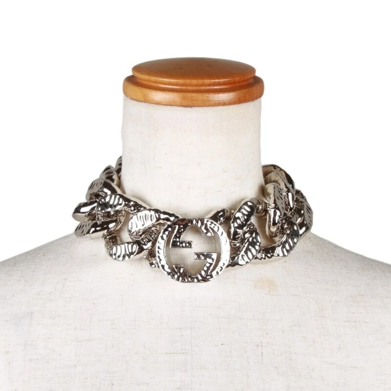 GUCCI GUCCI SILVER TEXTURED CURB CHAIN INTERLOCKING GG CHOKER