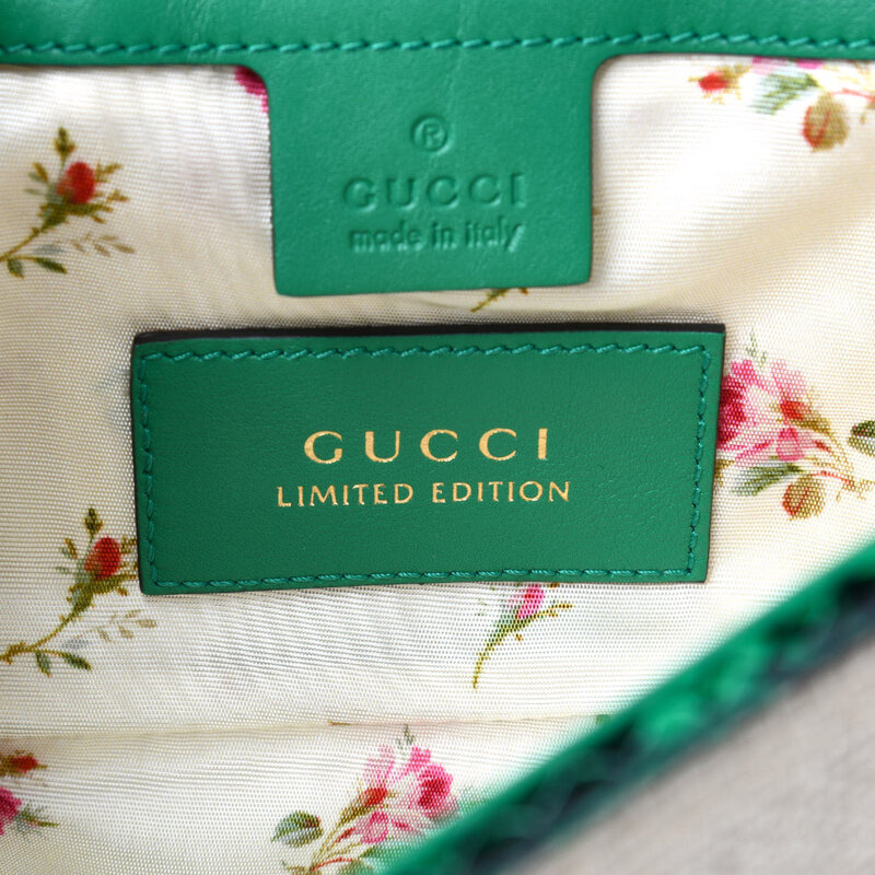 GUCCI GUCCI GG MARMONT RAFFIA MATELASSE SHOULDER BAG SMALL