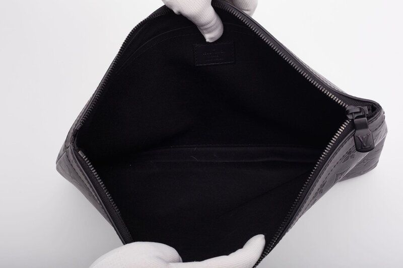 LOUIS VUITTON LOUIS VUITTON CALFSKIN MONOGRAM BLACK SHADOW DISCOVERY POCHETTE BAG
