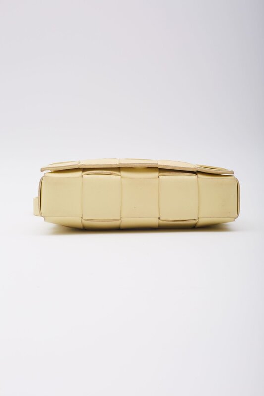 BOTTEGA VENETA BOTTEGA VENETA PALE YELLOW LEATHER INTRECCIATO MAXI CASSETTE BAG