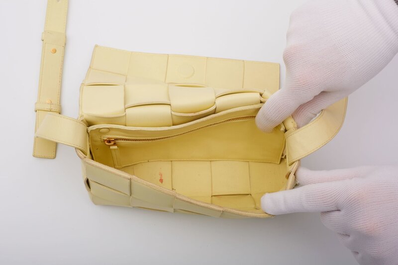 BOTTEGA VENETA BOTTEGA VENETA PALE YELLOW LEATHER INTRECCIATO MAXI CASSETTE BAG
