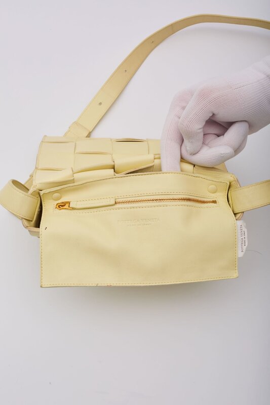 BOTTEGA VENETA BOTTEGA VENETA PALE YELLOW LEATHER INTRECCIATO MAXI CASSETTE BAG