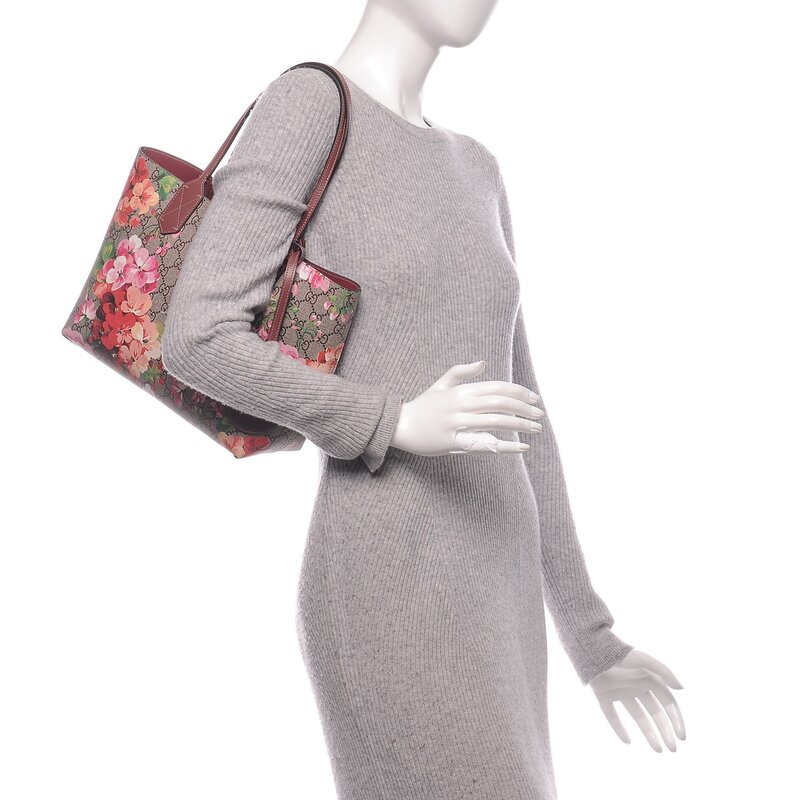 GUCCI GUCCI GG SUPREME MONOGRAM BLOOMS SMALL REVERSIBLE TOTE ROSE