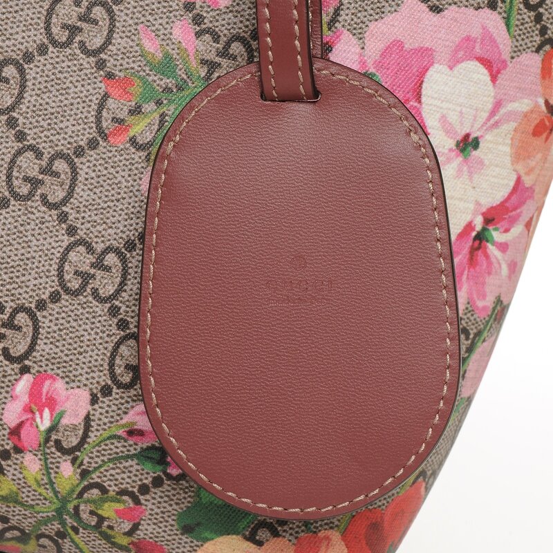GUCCI GUCCI GG SUPREME MONOGRAM BLOOMS SMALL REVERSIBLE TOTE ROSE