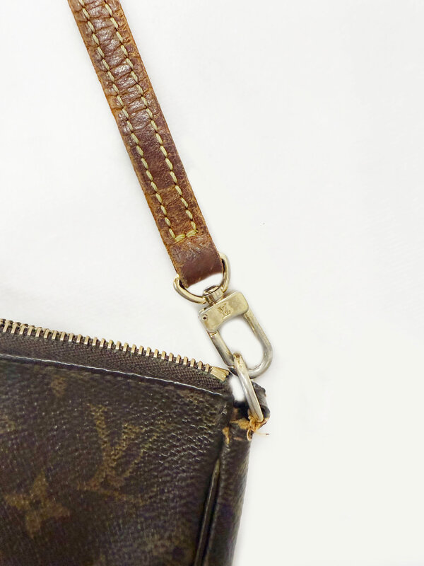 LOUIS VUITTON LOUIS VUITTON POCHETTE ACCESOIRES STRAP SHOULDER BAG