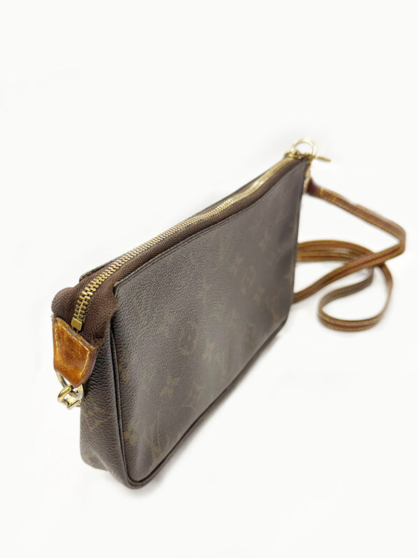 LOUIS VUITTON LOUIS VUITTON POCHETTE ACCESOIRES STRAP SHOULDER BAG