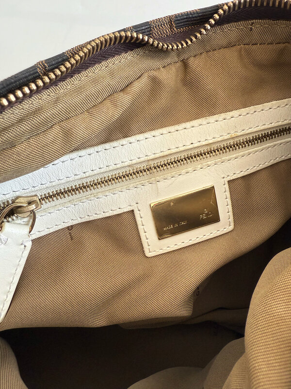 FENDI FENDI  ZUCCA BAUGETTE FF CHEF MM WHITE  STRAP