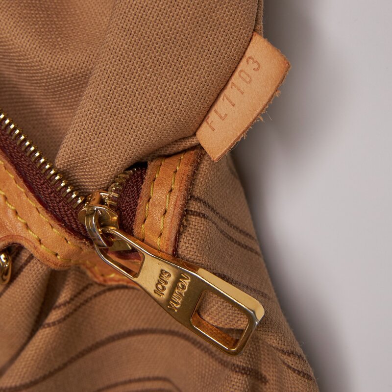 LOUIS VUITTON LOUIS VUITTON MONOGRAM DELIGHTFUL MM HOBO BAG