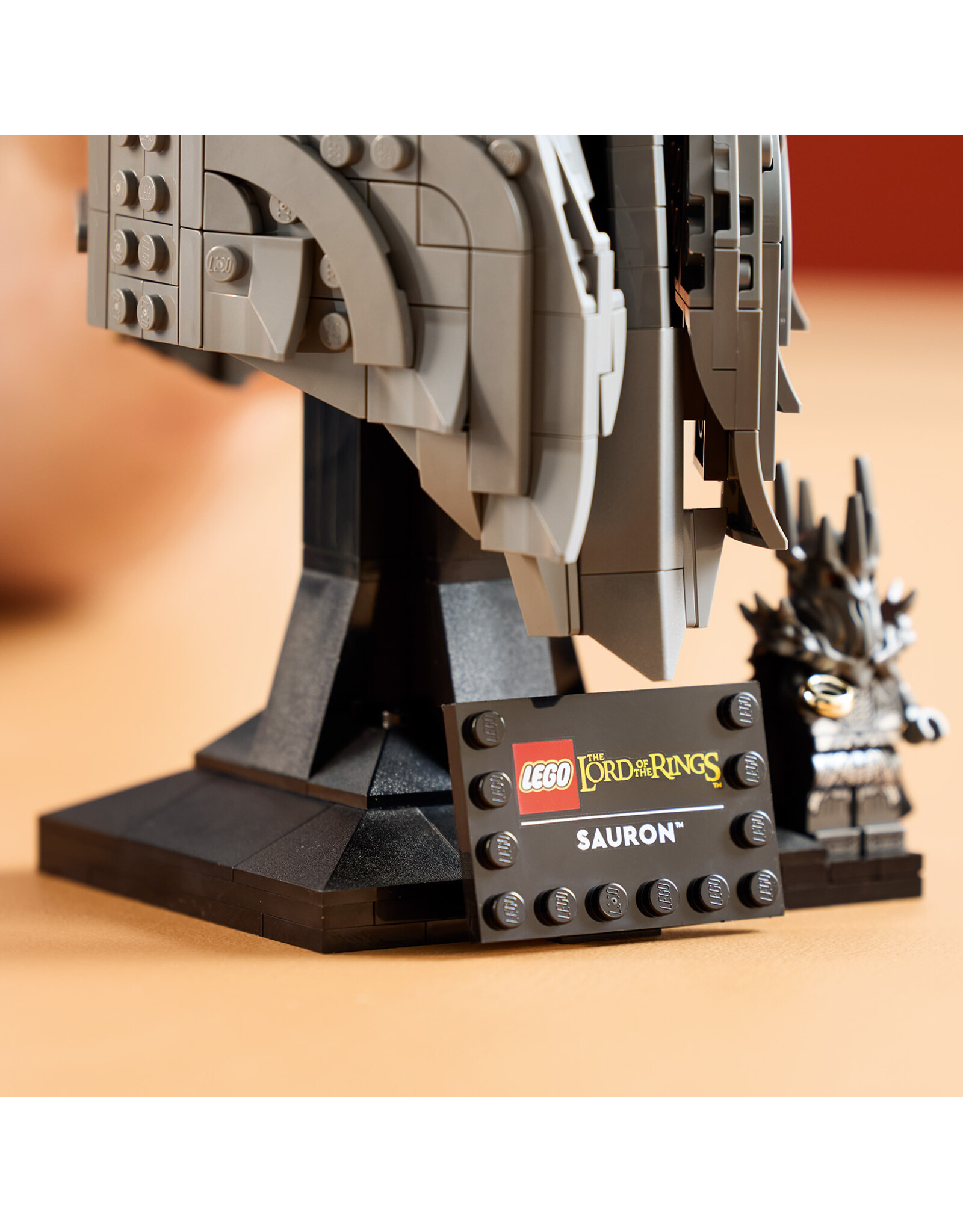 LEGO Icons 11373 The Lord of the Rings: Sauron's Helmet